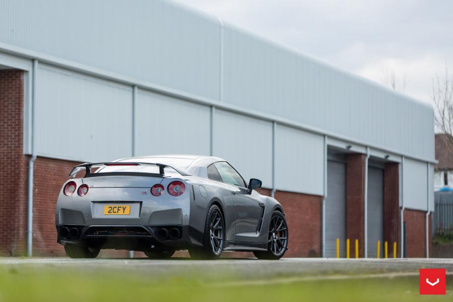  Nissan GT-R on Vossen Wheels (VFS6) 2016 года  (UK) (фото 10 из 29)